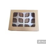 Caja carton craft con visor y base sostén para 12 cupcakes x 10 unidades