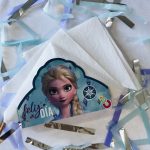 Frozen servilletero estampado con 15 servilletas lisas blancas