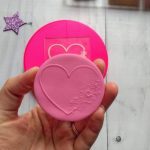 Stamp de acrílico frase relieve  Corazón con flores