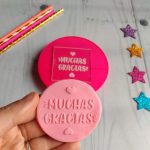 Stamp de acrílico frase relieve Muchas Gracias