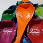 Globos de látex estampados Feliz Cumpleaños multicolor