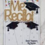 Adorno de torta topper ME RECIBÍ en goma eva texto dorado