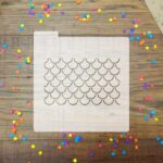 Stencil con diseño navideño techo de tejas casita navideña