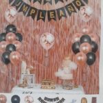 Set de decoración con globos banderín y cortina color rosa gold