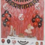 Set de decoración con globos banderín y cortina color rojo