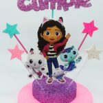 Adorno para torta base redonda Gaby y la casa de muñecas