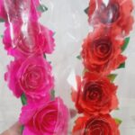 Set de 4 flores de cartulina con hojas color rojo
