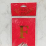 Banderin de cartulina rojo con frase Feliz cumpleaños dorado