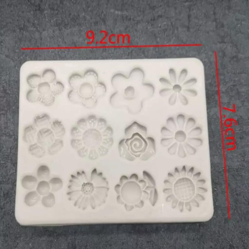 Molde de silicona flores x 12 con medidas S 1710