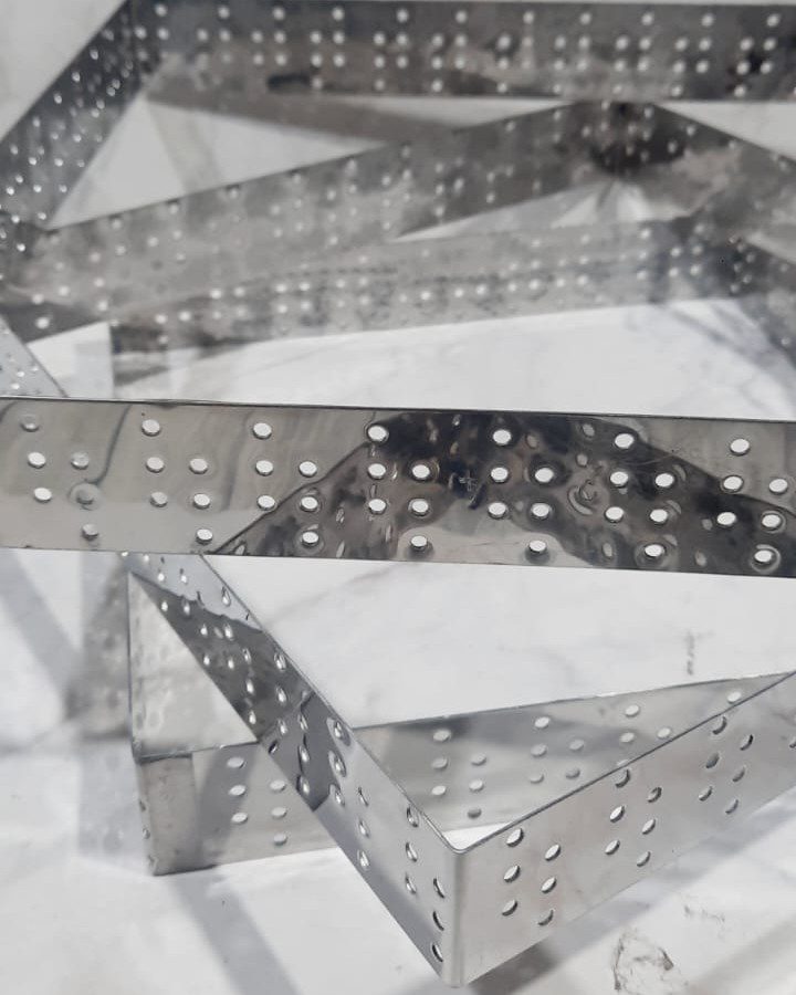 cintura de acero inoxidable microperforada cuadrada