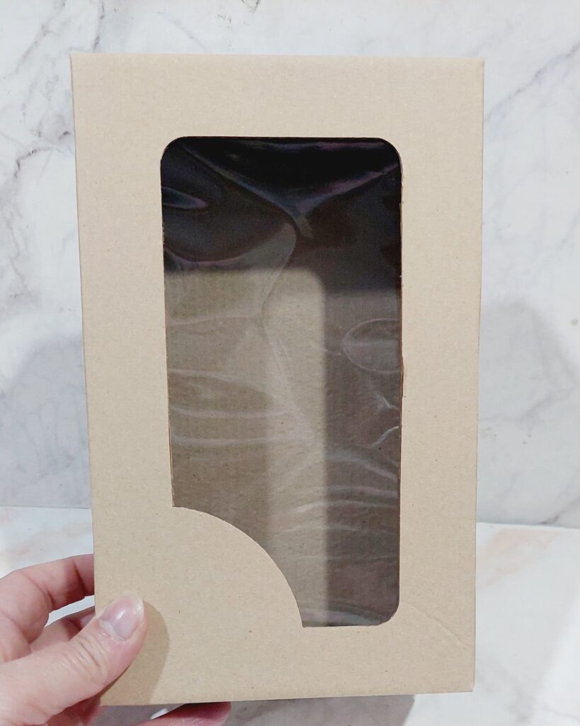 Caja con visor tipo alfajor