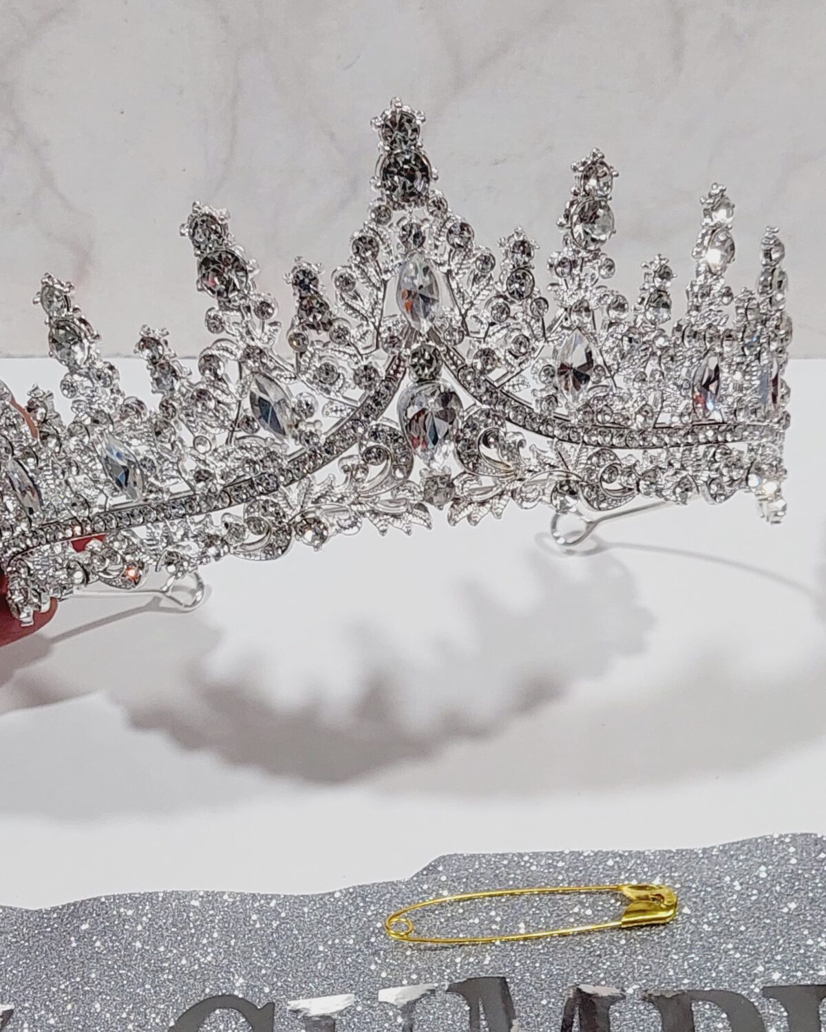 Corona tiara de metal grande plateada scaled