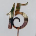 TOPPER acrilico espejado dorado núm 15 de 10 cm de alto