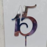 TOPPER acrilico espejado plateado núm 15 de 10 cm de alto