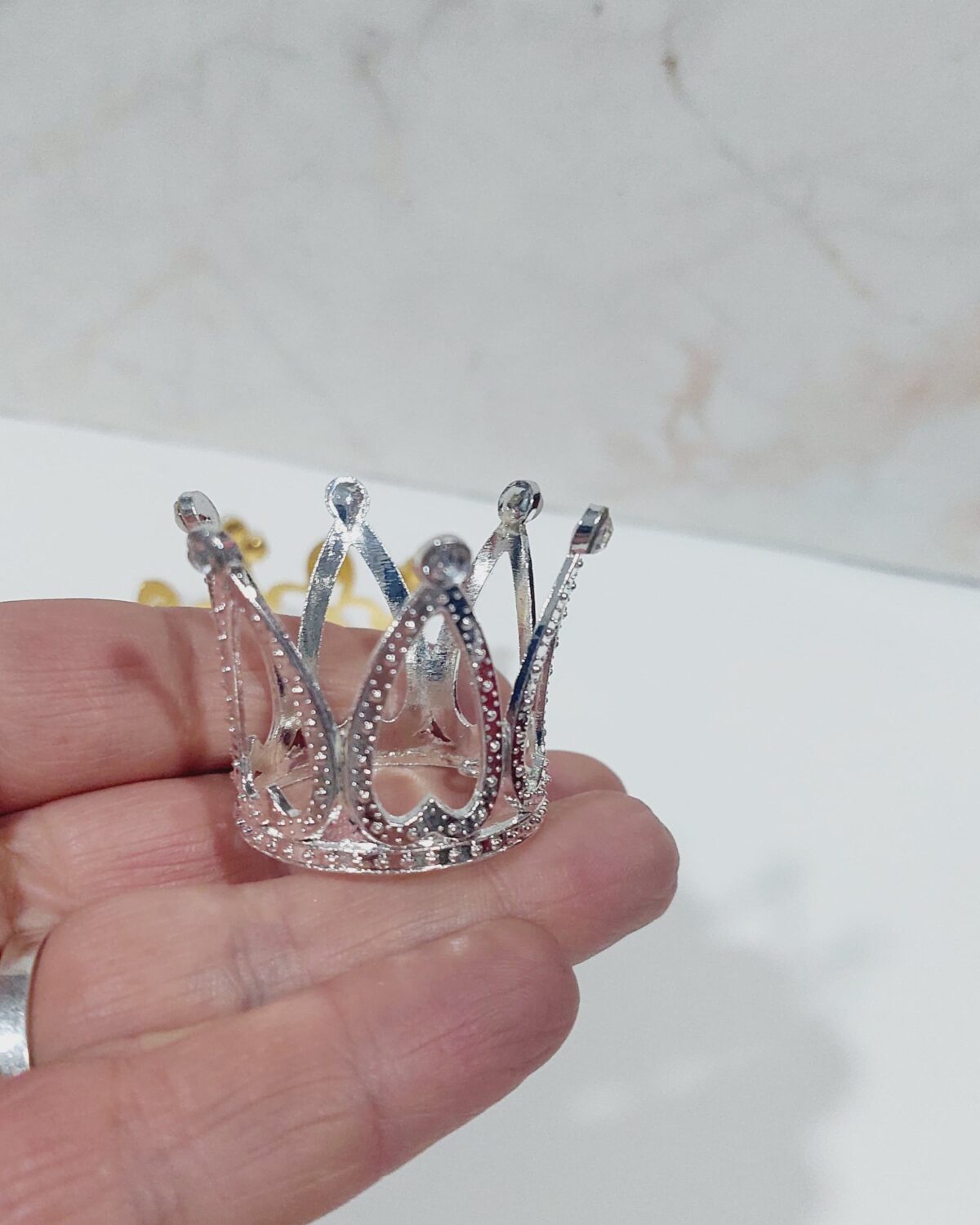 corona de metal mini plateada con strass scaled