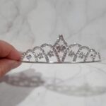 Corona de metal  tiara baja con strass en plateado