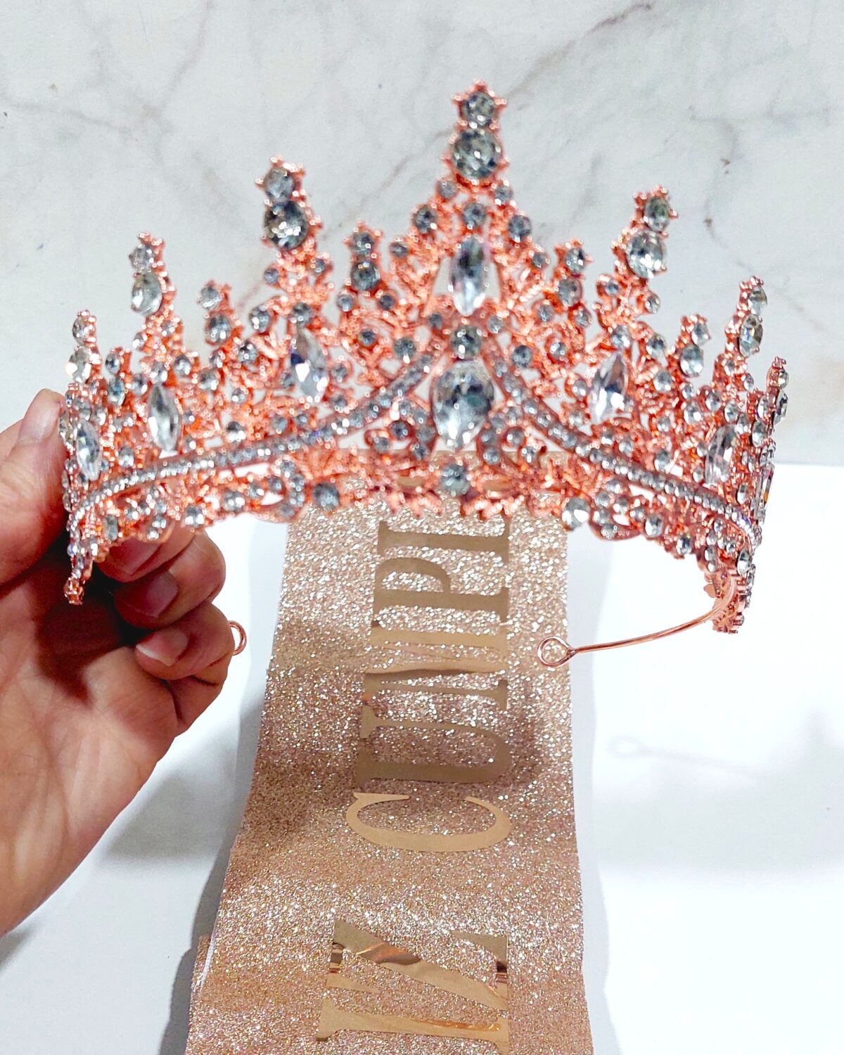 corona tiara de metal rosa gold con banda scaled