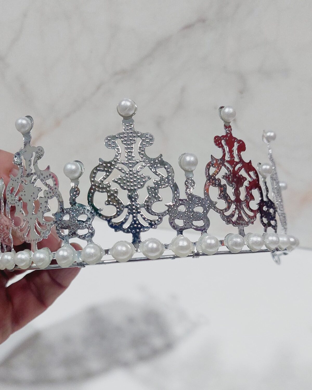 tiara de metal con perlas 1 jpg scaled