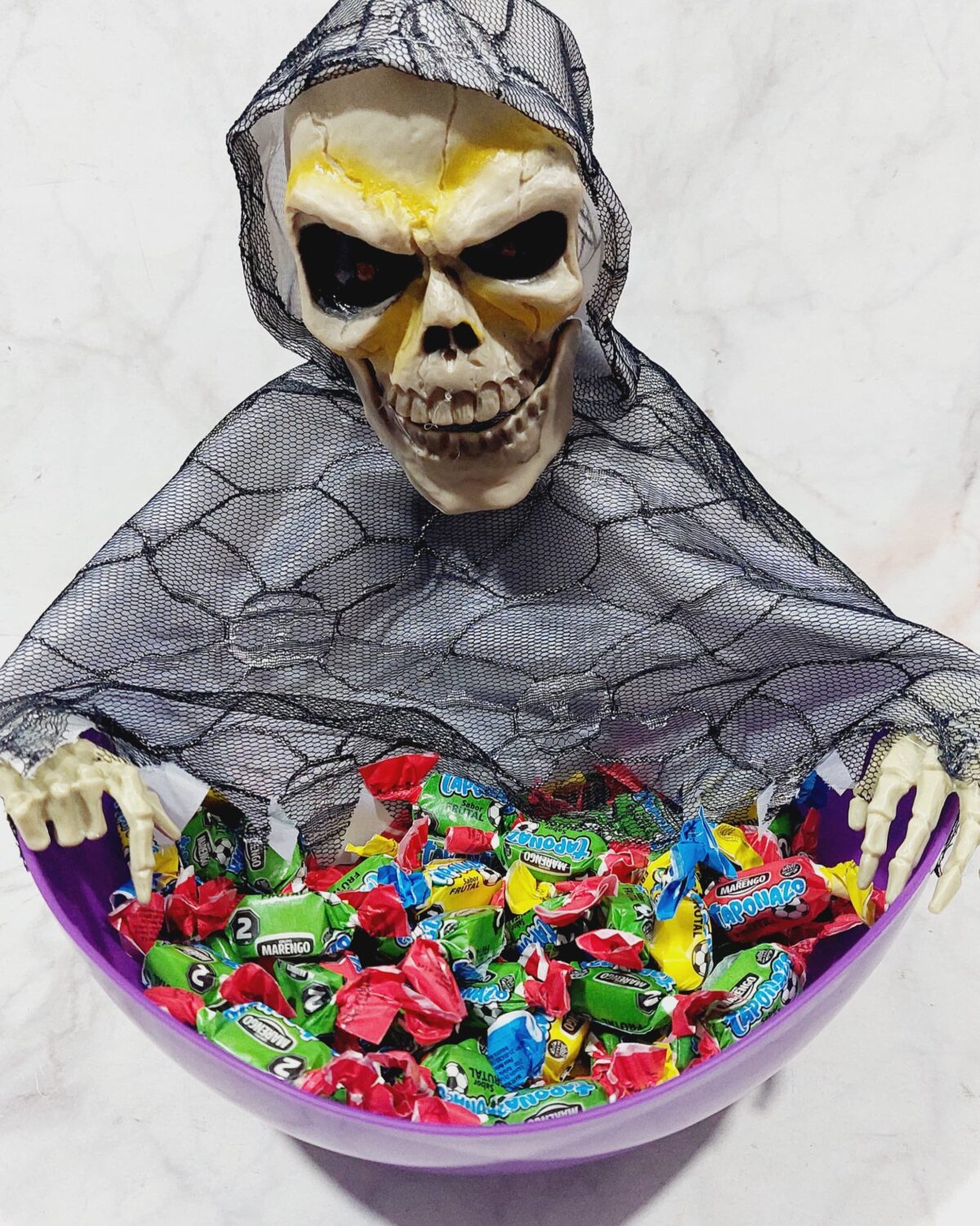 Caramelera calavera con luz y sonido scaled