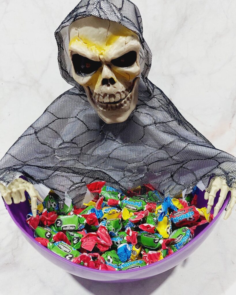 Caramelera calavera con luz y sonido