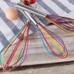 Batidor mango de metal y globo de silicona 25 cm