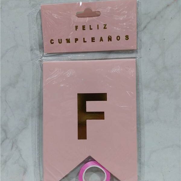 Banderin de cartulina rosa con frase Feliz cumpleaños dorado
